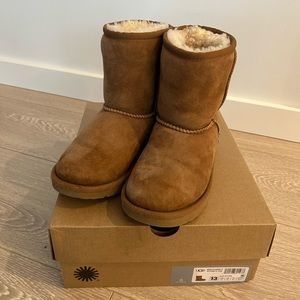 Kids Classic II Ugg boots sz 13